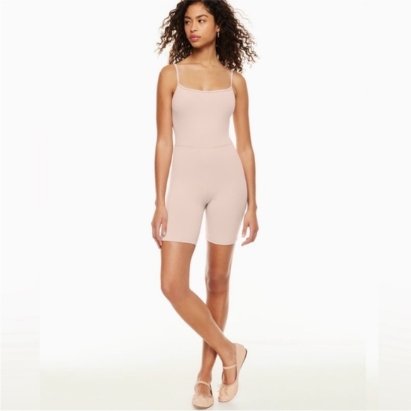 Wilfred Free Pink Divinity Romper Spaghetti
Scoop Back 5" inseam size S - Picture 1 of 5